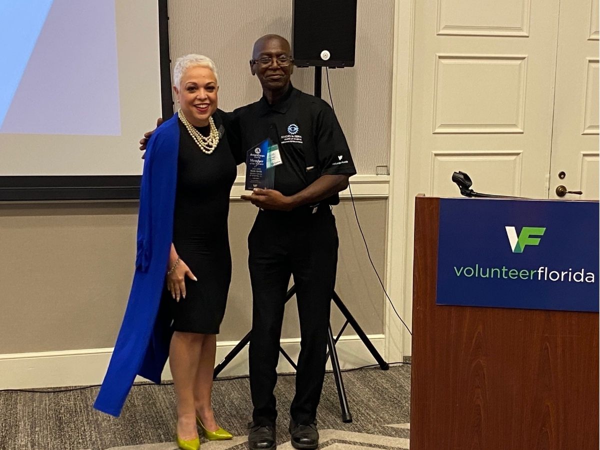 Operation: Veteran Connect volunteer Keith Smith accepts Volunteer Florida's Volunteer of the Year award for his outstanding service to veterans.