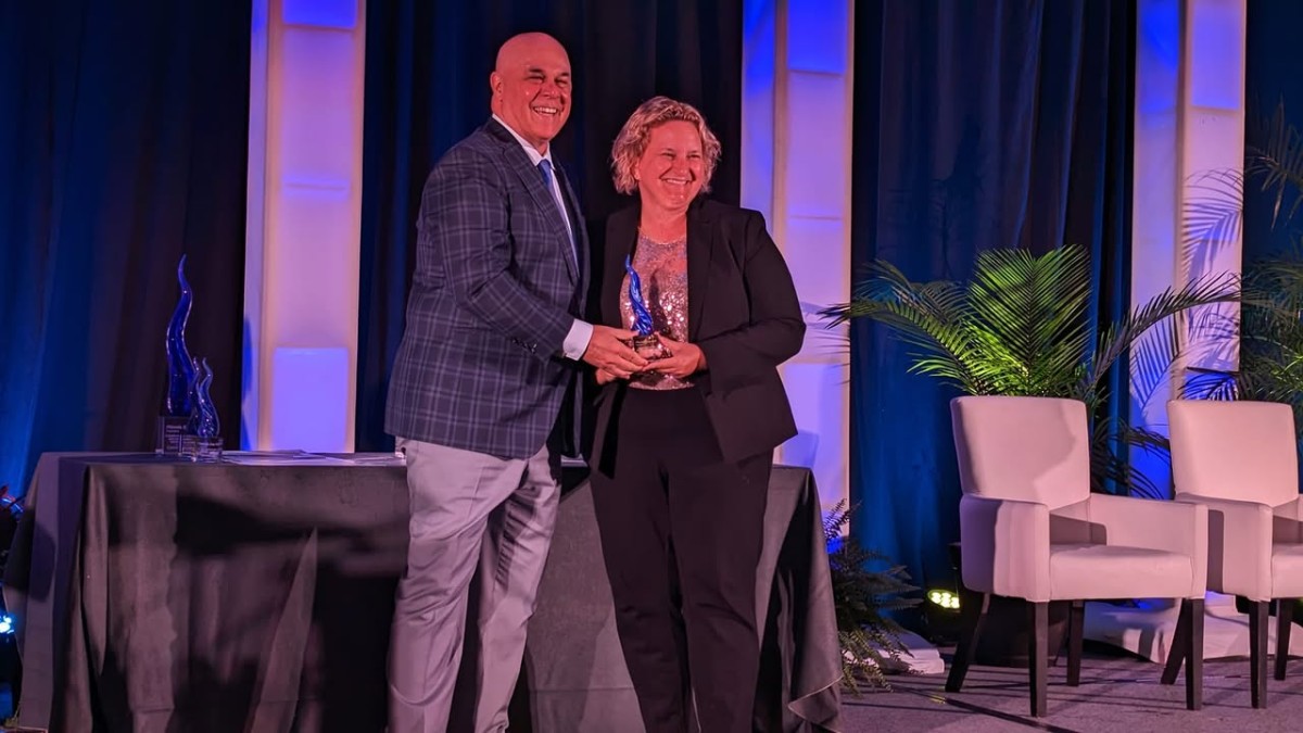 Robin Ingles accepts Blue Cross Sapphire Award.